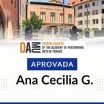 Da China aos Estados Unidos. De Londres a Milão. Do Cinema à Sustentabilidade. Muitas vezes, o sonho do mestrado internacional esbarra na dúvida: "Será que o meu curso é muito específico?" ou "Como vou competir com candidatos do mundo todo?". As aprovações recentes da NM respondem a essa pergunta com resultados reais: 🎭 Ana Cecilia G. na DAMU (MA Theatre Scenography) - República Tcheca Por trás de cada "Approved", existe uma estratégia invisível. A assessoria da NM não é apenas sobre burocracia ou envio de documentos. Nós atuamos onde o jogo é decidido: ✅ Mentoria de Essays: Transformamos sua história em uma narrativa que os comitês de elite querem ler. ✅ Curadoria de Portfólios: Orientação técnica para áreas criativas (como Arquitetura e Artes). ✅ Cartas de Recomendação: Alinhamento estratégico com seus recomendadores. ✅ Preparação para Entrevistas: Simulações reais para você falar com confiança e propriedade. Não importa o que você quer estudar ou onde quer chegar. Se existe uma vaga no mundo para o seu talento, nós ajudamos você a conquistá-la.