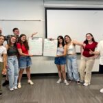 Na segunda semana, os alunos iniciaram o módulo de Comunicação com a professora Dra. Kelly Opdycke, da CSUN. As aulas abordam temas como cultura, gênero e comunicação interpessoal, promovendo comparações entre as normas sociais do Brasil e dos Estados Unidos.